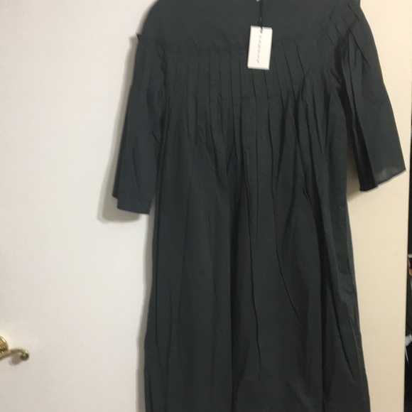 Beautiful pleated top dress - Picture 4 of 4